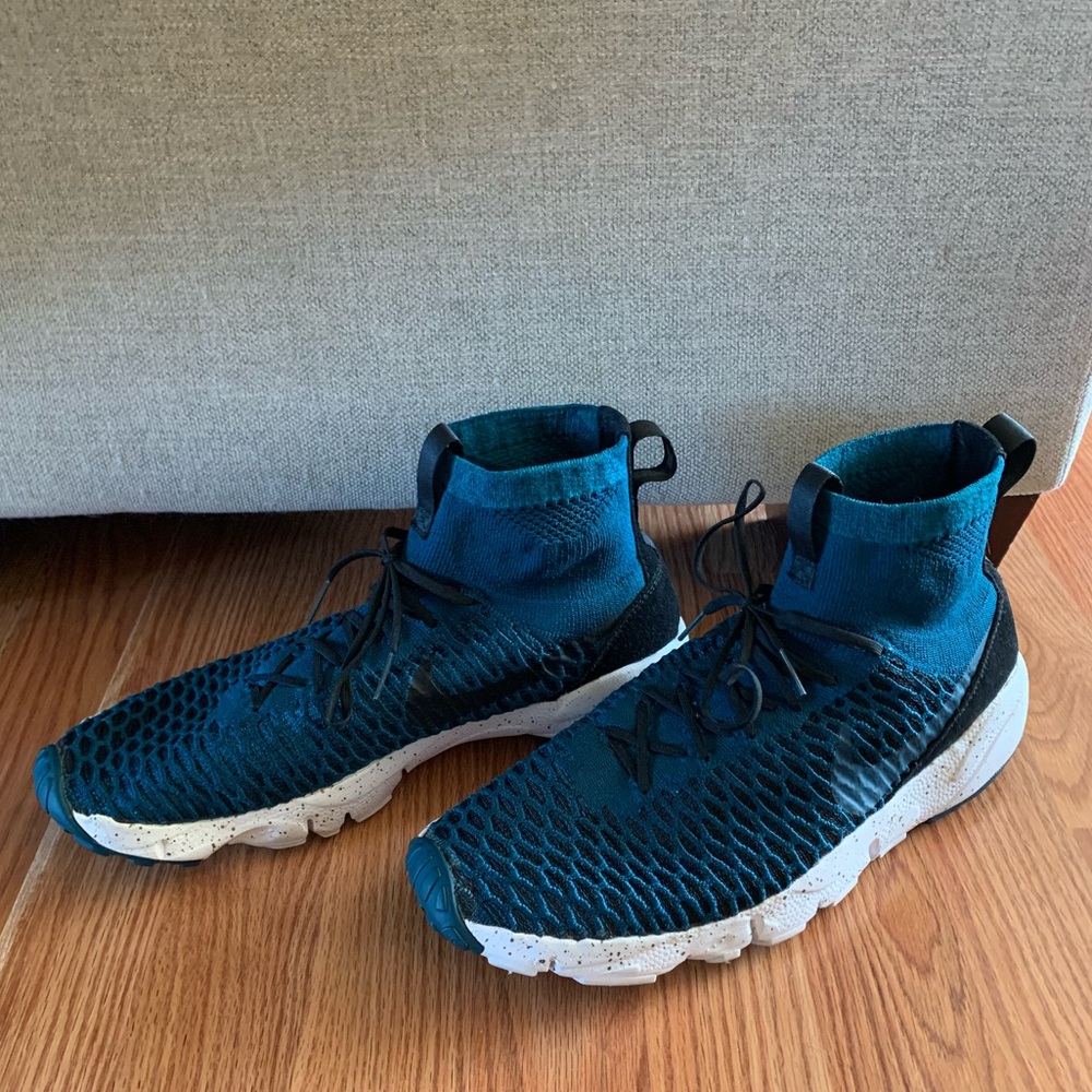 Nike Air Footscape Magista Flyknit FC men’s shoes sneakers 830600-300 EUC 11